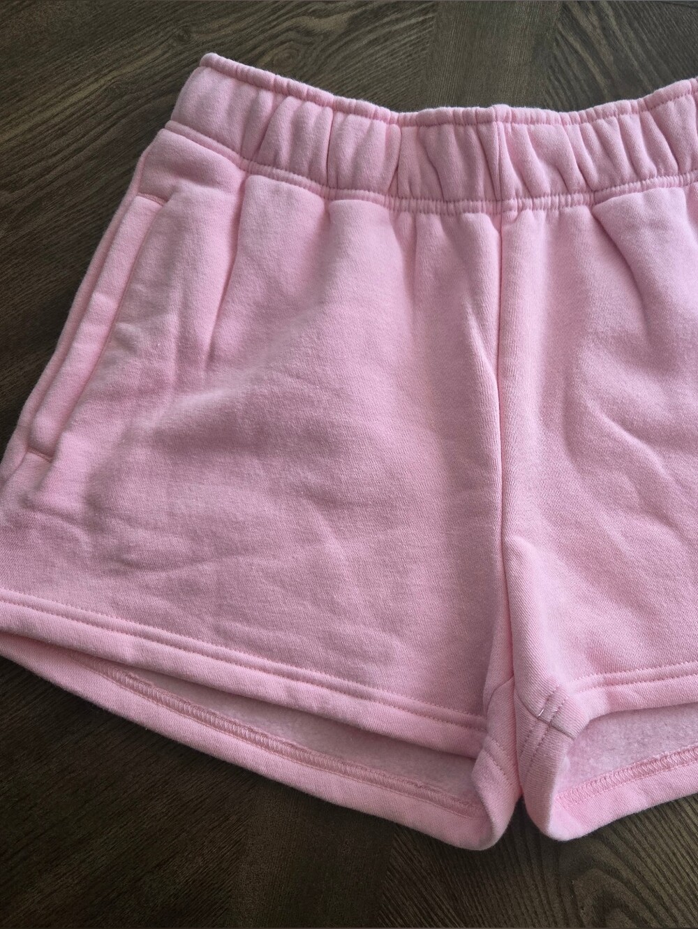 Alo Yoga Accolade Short in Sweet Pink sz MEDIUM - Picture 2 of 4